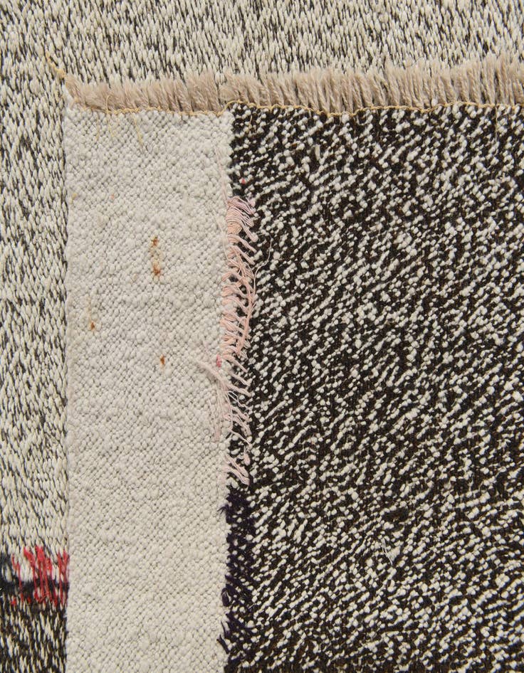 Detail image of 7' x 9' 4  Hand Woven Darya Wool Rug