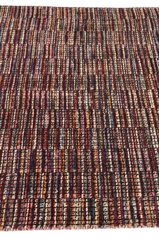 Detail image of 4' 8 x 6' 6 Hand Knotted Darya Wool Rug