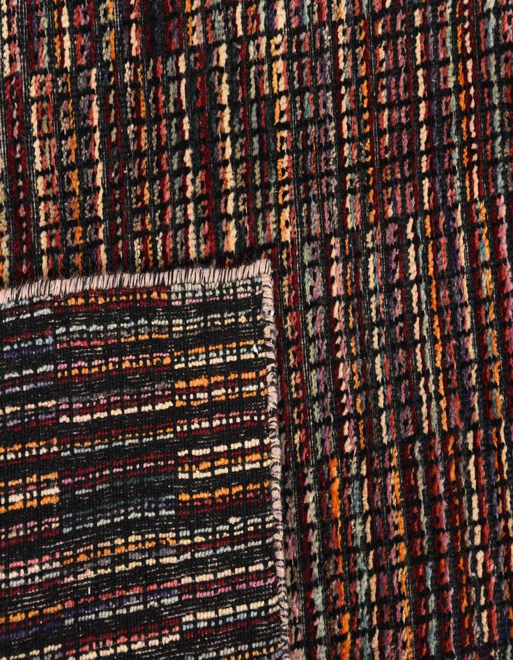 Detail image of 4' 8 x 6' 6  Hand Knotted Darya Wool Rug