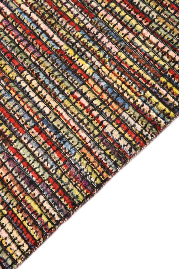 Detail image of 4' 10 x 6' 8 Hand Knotted Darya Wool Rug