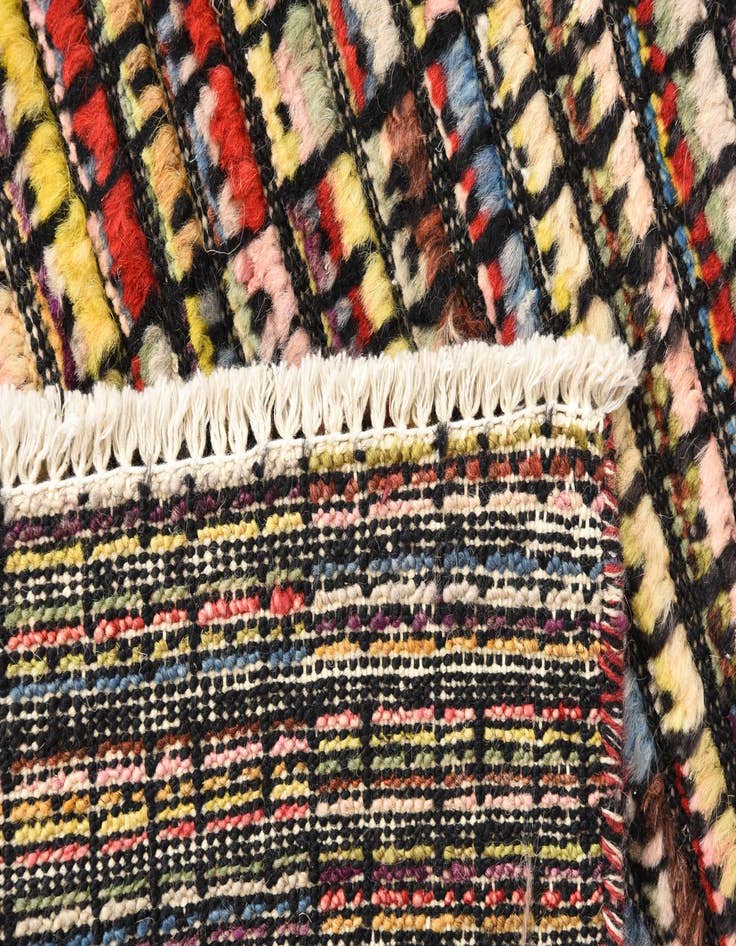 Detail image of 4' 10 x 6' 8 Hand Knotted Darya Wool Rug