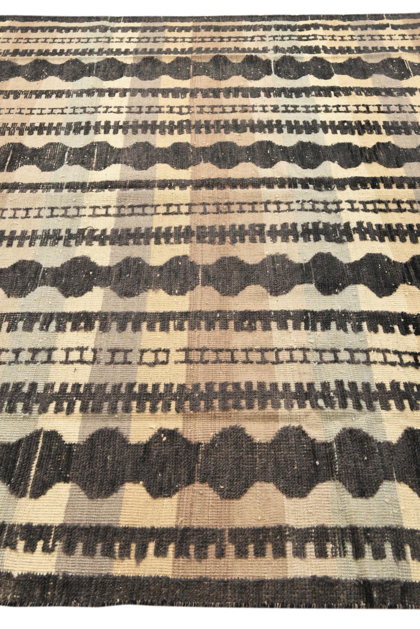 7' 10 x 10' 5 Hand Knotted Darya Wool Rug