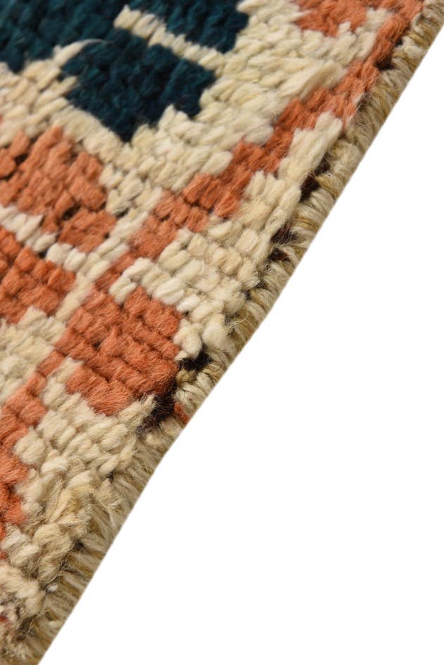 Detail image of 4' 2 x 5' 10 Hand Knotted Darya Wool Rug