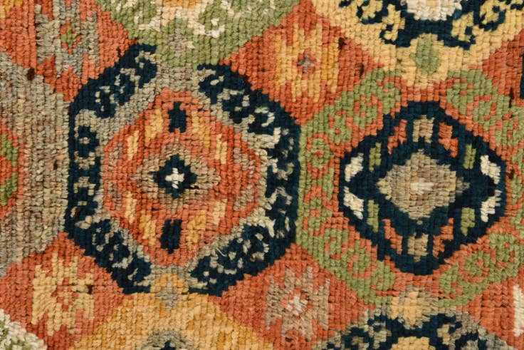 Detail image of 4' 2 x 5' 10 Hand Knotted Darya Wool Rug