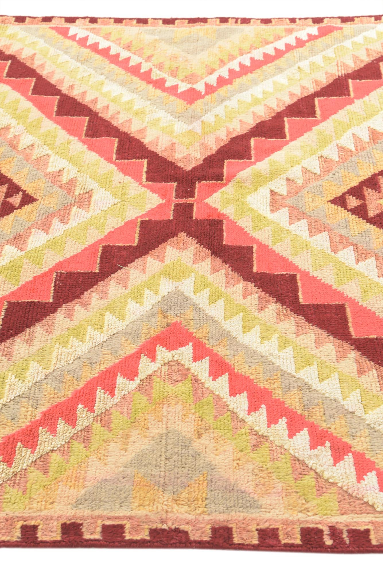 5' 6 x 8' Hand Knotted Darya Rug