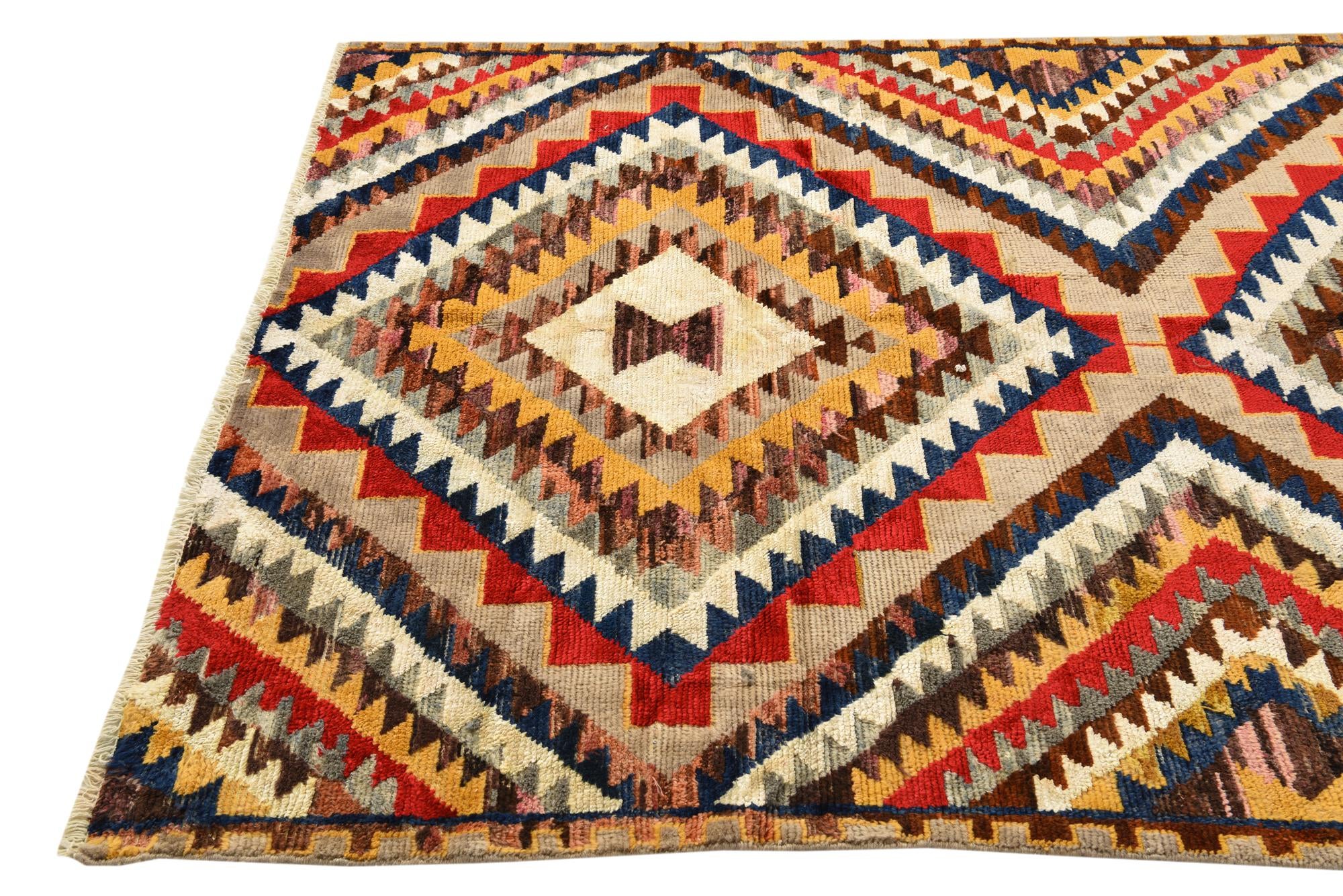5' 4 x 8' Hand Knotted Darya Rug