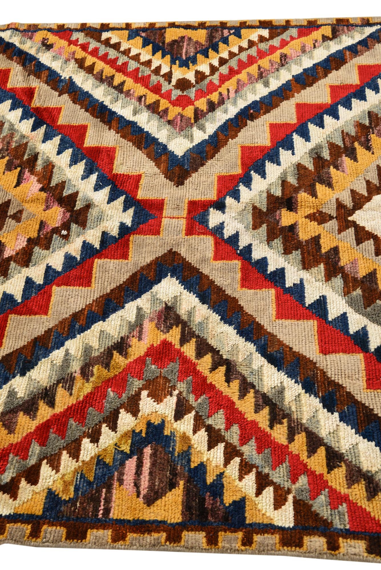 5' 4 x 8' Hand Knotted Darya Rug