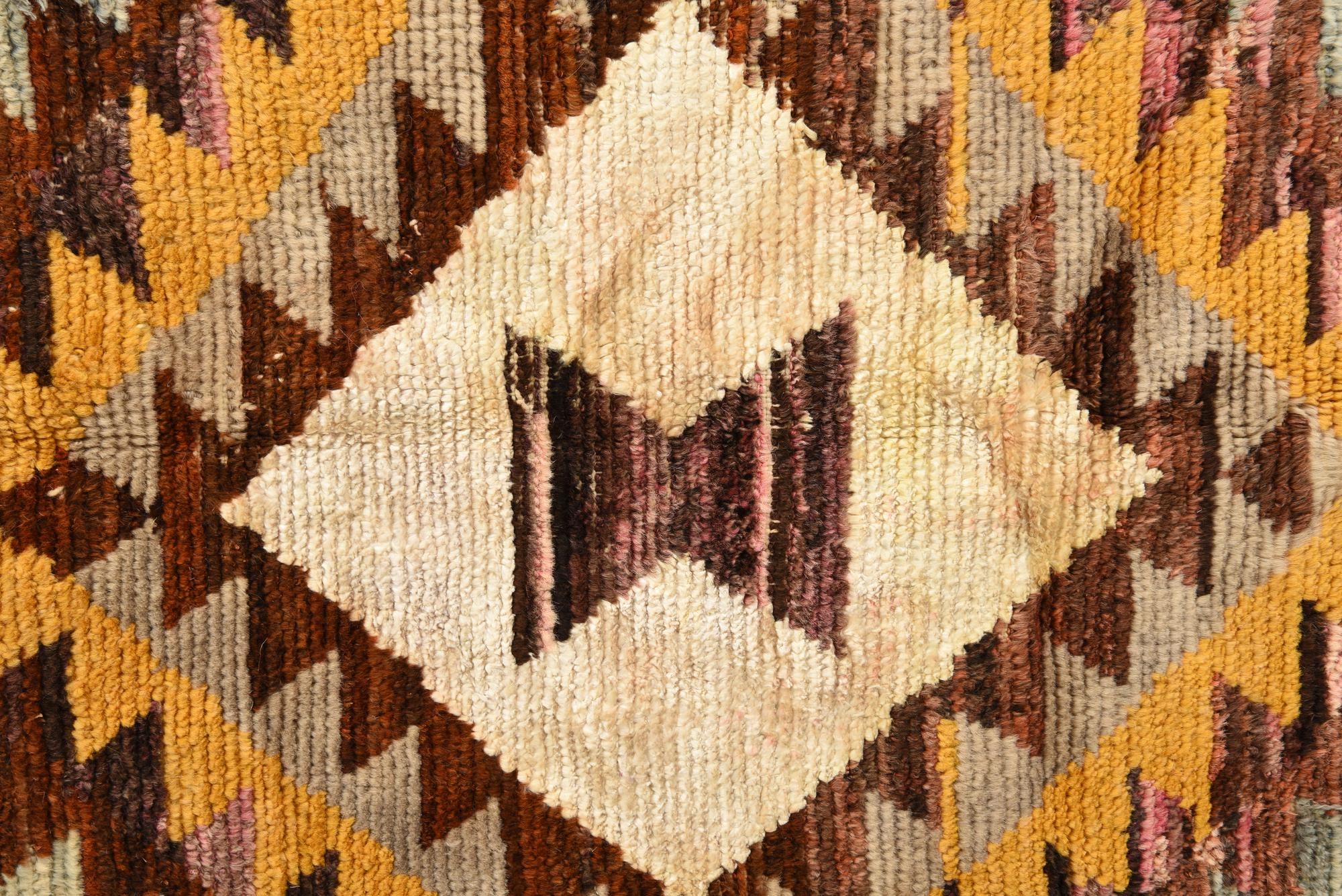 5' 4 x 8' Hand Knotted Darya Rug
