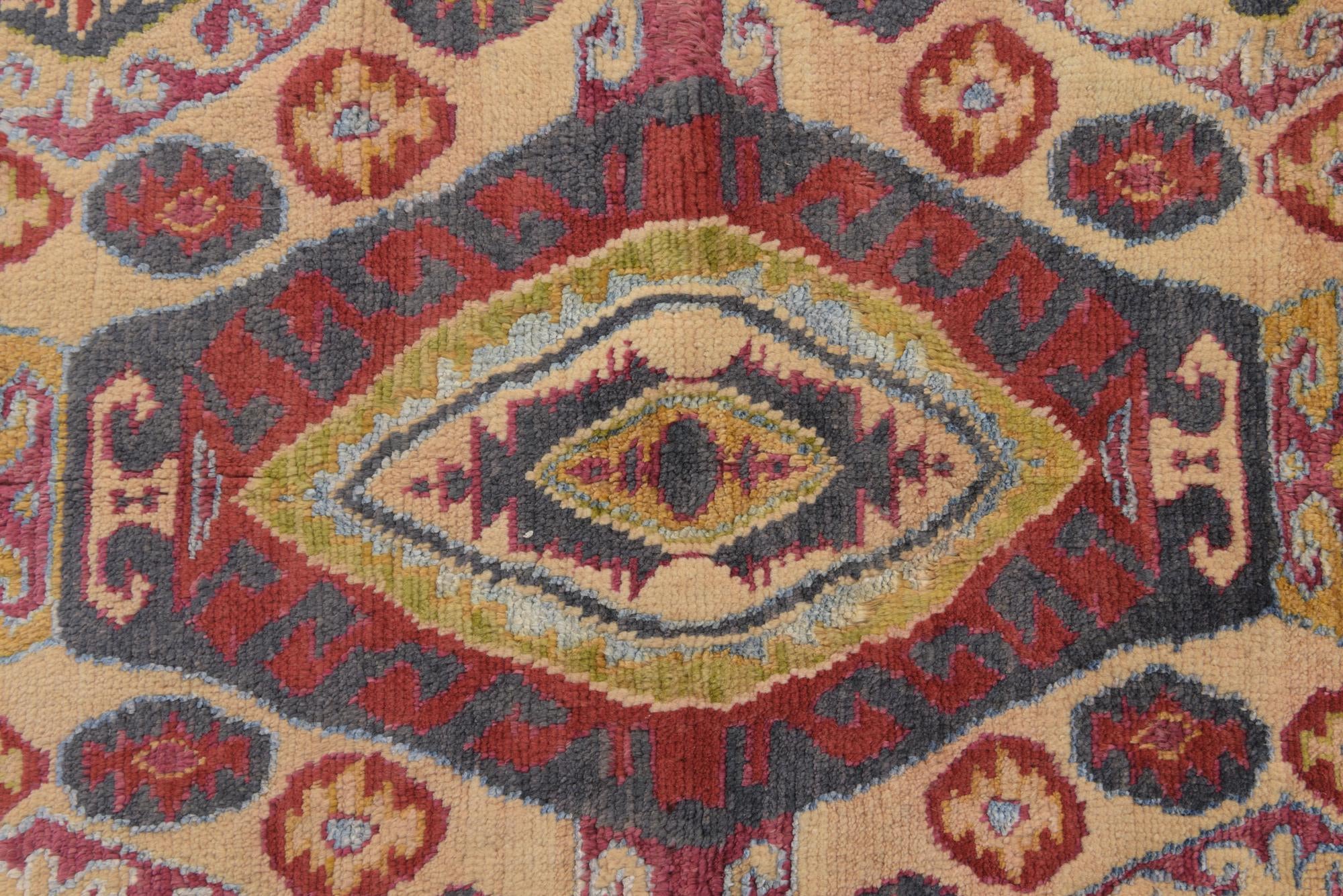 5' 4 x 8' Hand Knotted Darya Rug