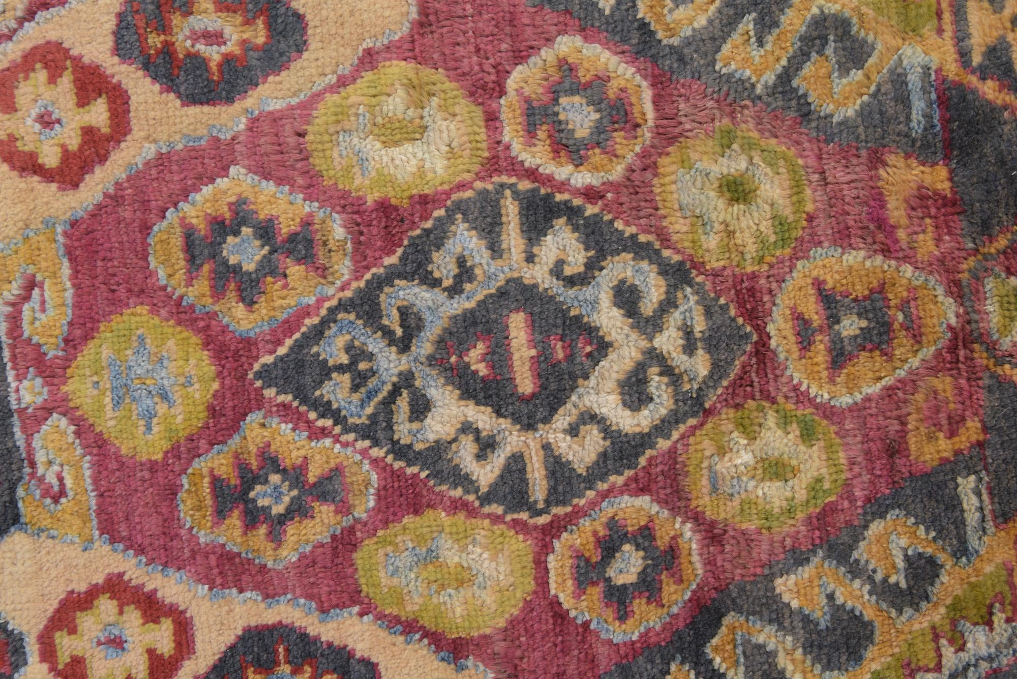 5' 4 x 8' Hand Knotted Darya Rug
