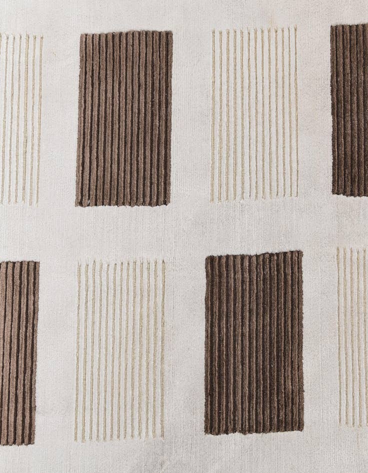 Detail image of 8' 2 x 12'  Hand Knotted Darya Wool Rug