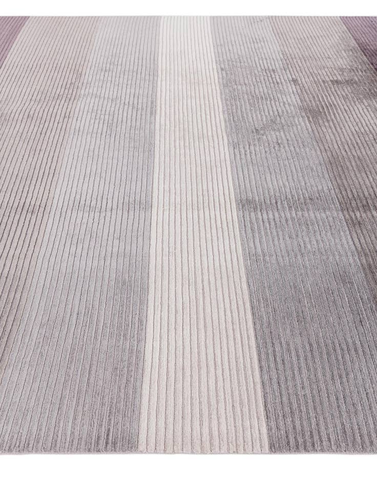 Detail image of 6' 6 x 9' 10  Hand Knotted Darya Wool Rug