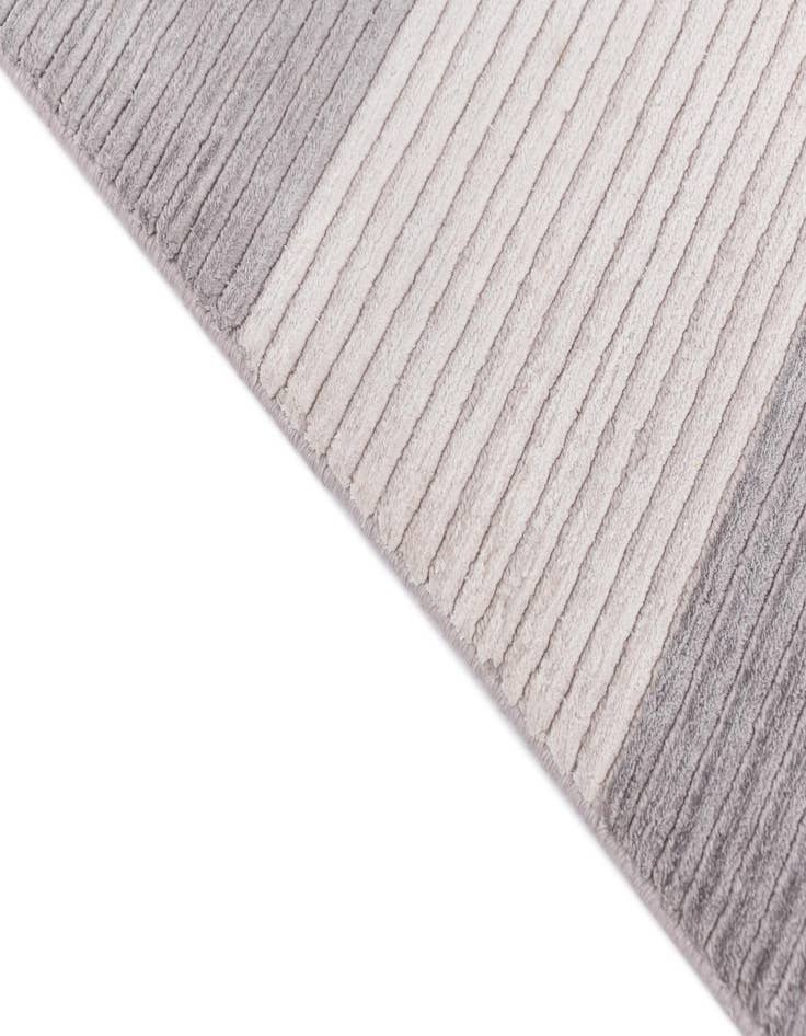 Detail image of 6' 6 x 9' 10  Hand Knotted Darya Wool Rug