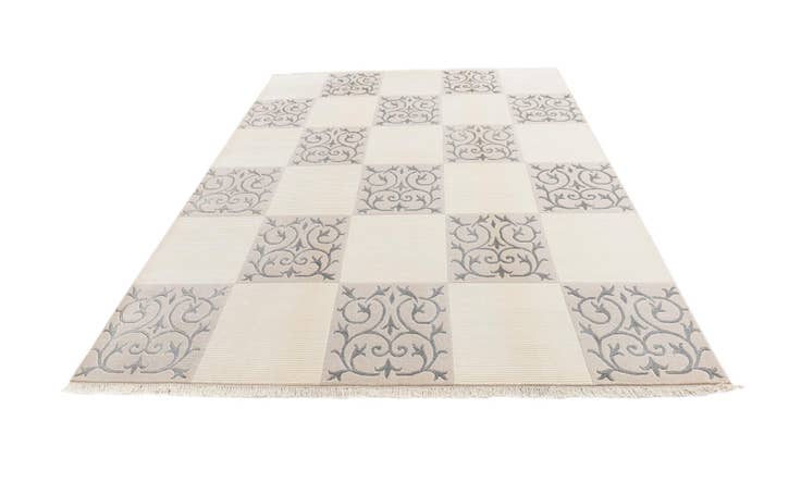 Detail image of 6' 7 x 9' 10 Hand Knotted Darya Wool Rug