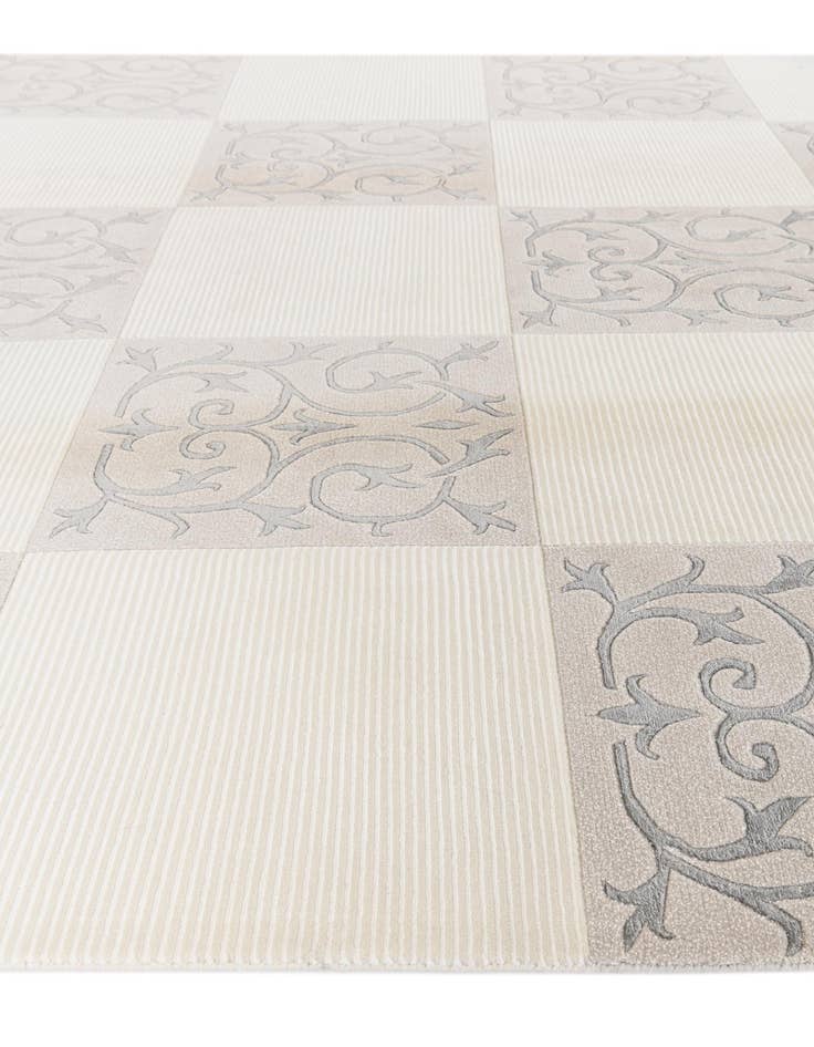 Detail image of 6' 7 x 9' 10  Hand Knotted Darya Wool Rug