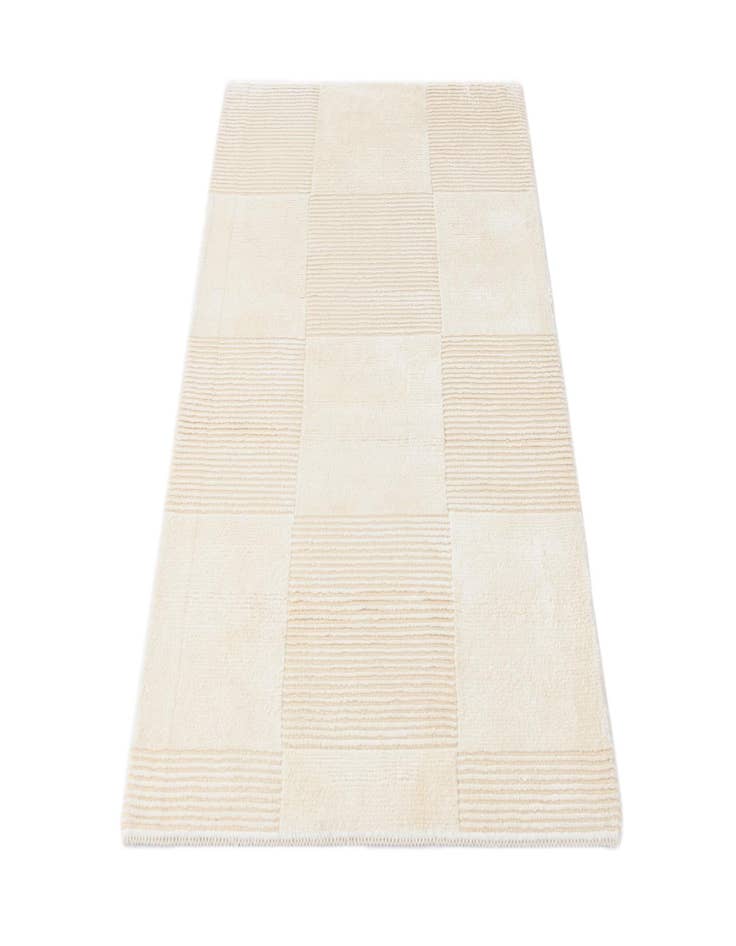 Detail image of 2' 11 x 4' 7 Hand Knotted Darya Wool Rug