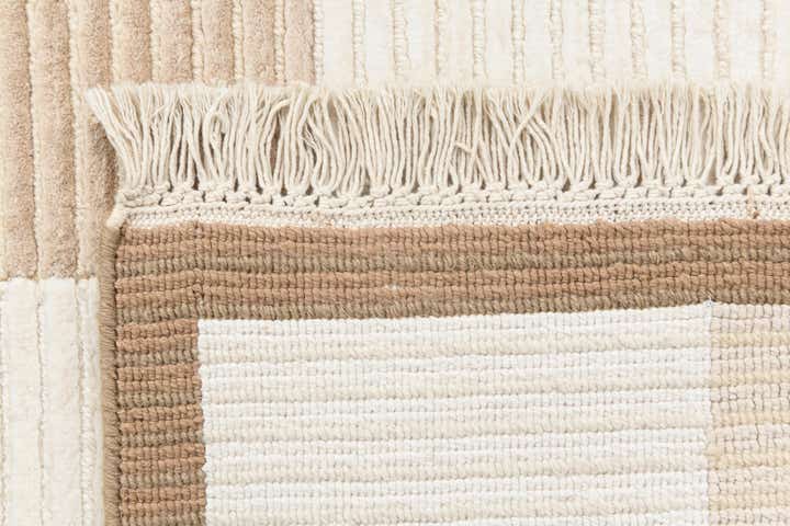 2' 7 x 5' Hand Knotted Darya Wool Rug