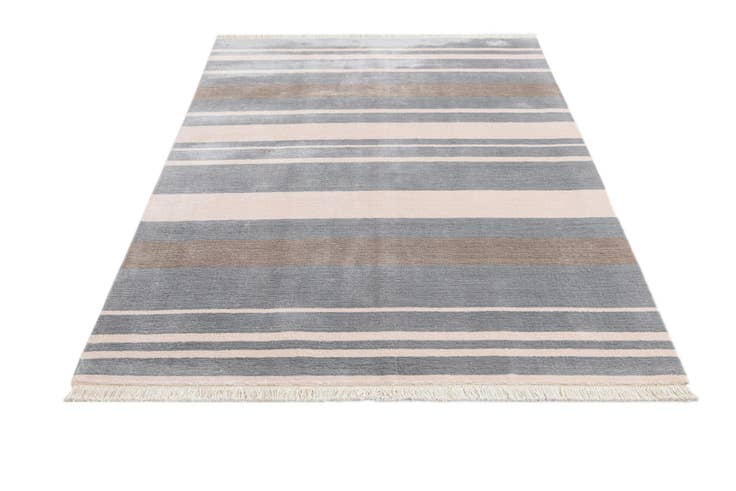 Detail image of 4' 9 x 6' 7 Hand Knotted Darya Wool Rug