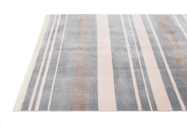 Detail image of 4' 9 x 6' 7 Hand Knotted Darya Wool Rug