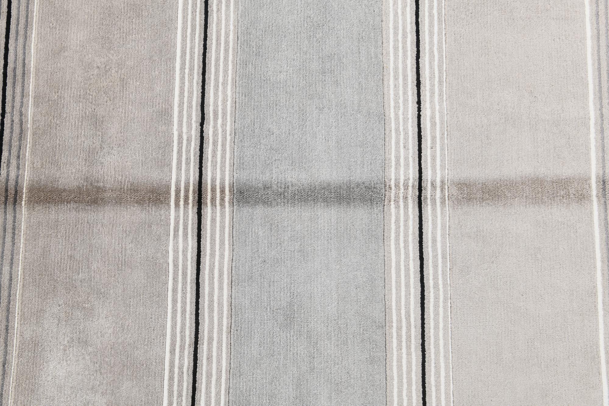 4' 11 x 6' 8 Hand Knotted Darya Wool Rug