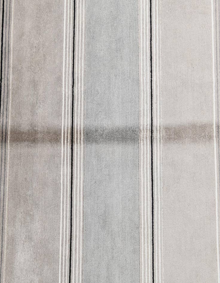 Detail image of 4' 11 x 6' 8  Hand Knotted Darya Wool Rug