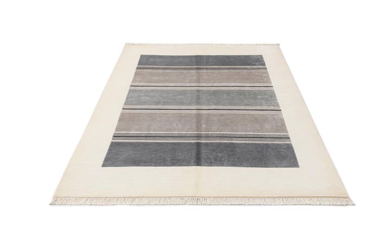 Detail image of 4' 11 x 6' 8 Hand Knotted Darya Wool Rug