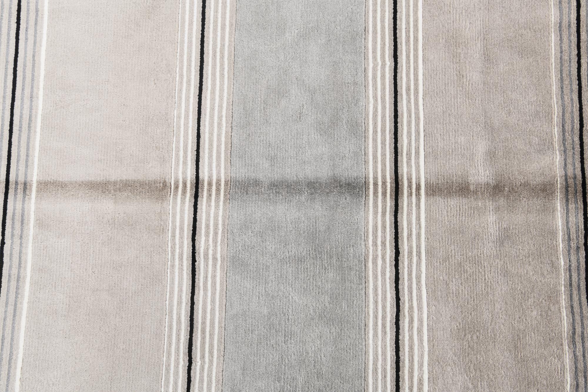 4' 11 x 6' 8 Hand Knotted Darya Wool Rug