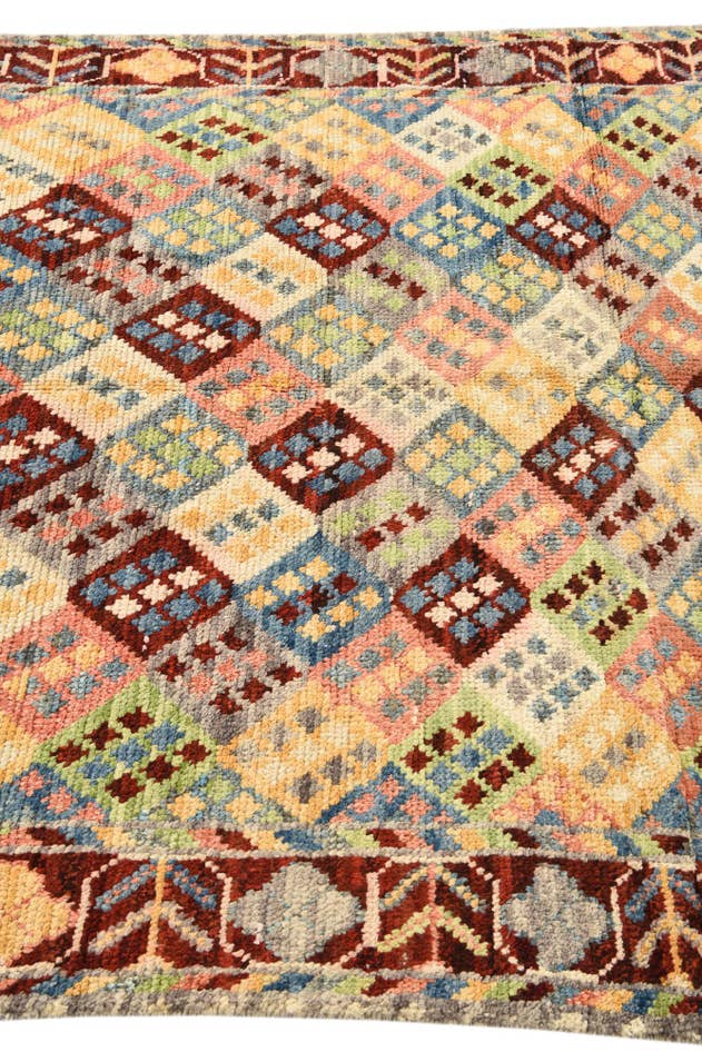 Detail image of 4' 10 x 7' 6 Hand Knotted Darya Wool Rug
