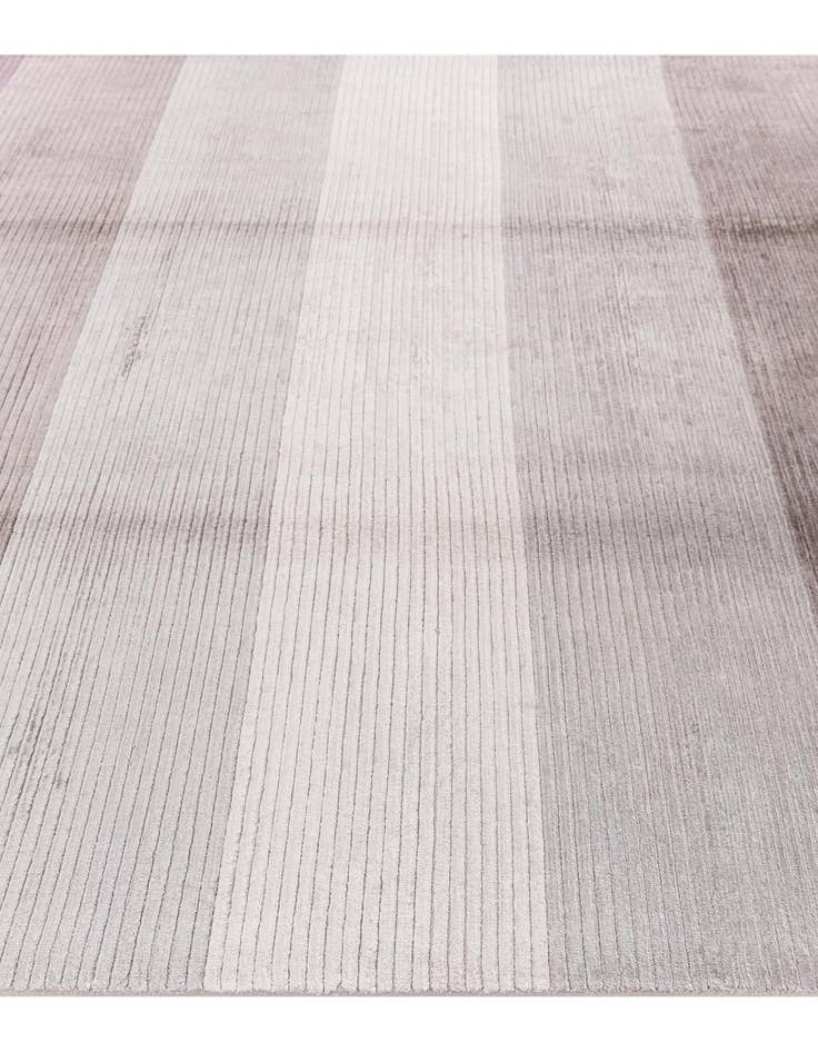 Detail image of 6' 6 x 9' 10  Hand Knotted Darya Wool Rug