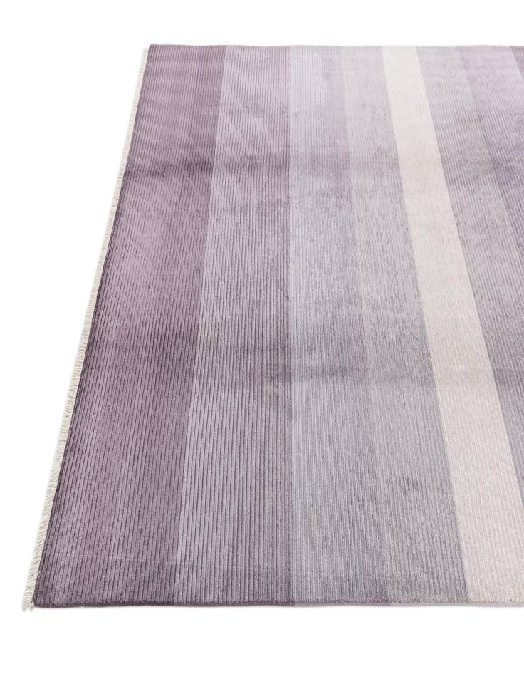 Detail image of 6' 6 x 9' 11  Hand Knotted Darya Wool Rug