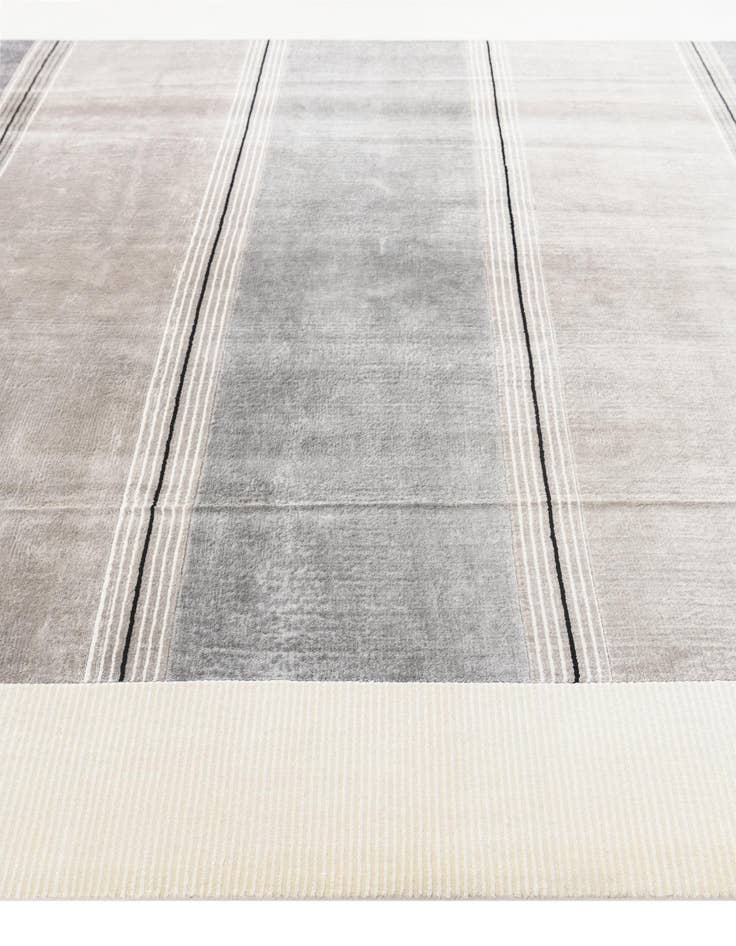 Detail image of 8' 2 x 11' 3  Hand Knotted Darya Wool Rug