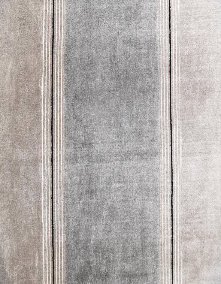 Detail image of 8' 2 x 11' 3  Hand Knotted Darya Wool Rug