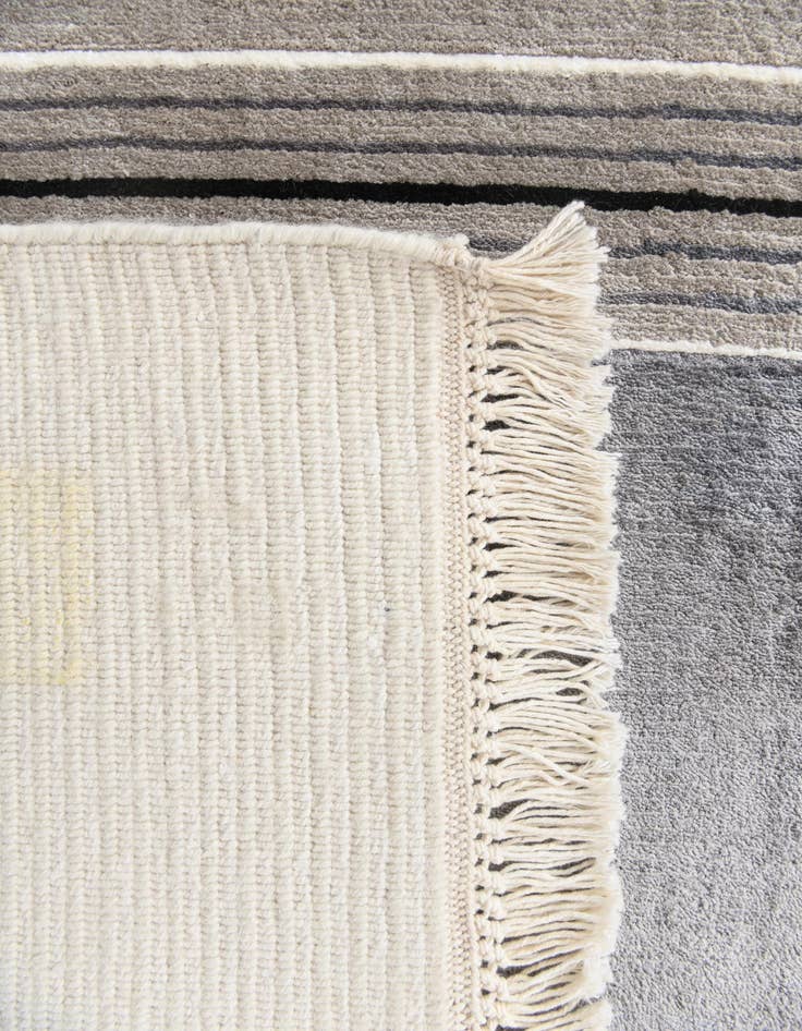 Detail image of 8' 2 x 11' 3  Hand Knotted Darya Wool Rug