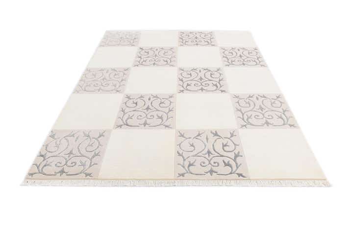 5' 7 x 8' Hand Knotted Darya Rug