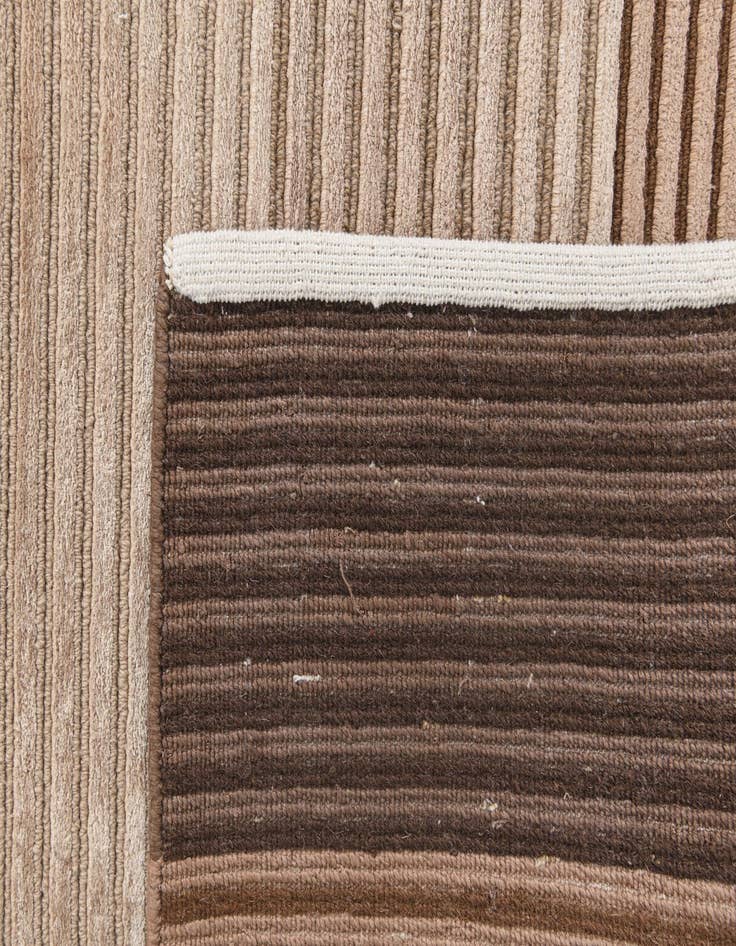 Detail image of 2' 6 x 5' 1  Hand Knotted Darya Wool Rug