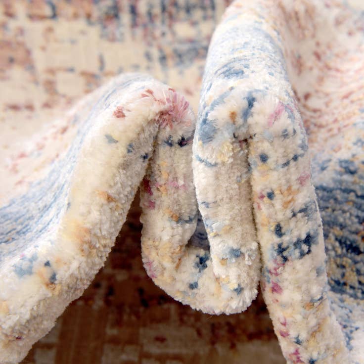 Detail image of 3' 3 x 5' Deepa Rug