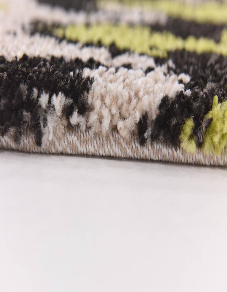 Detail image of 157cm x 230cm Damask Rug