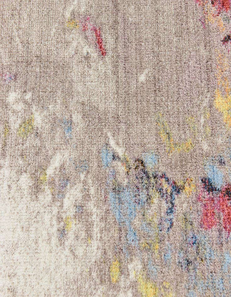 Detail image of 5' 3 x 7' 6 Empera Rug