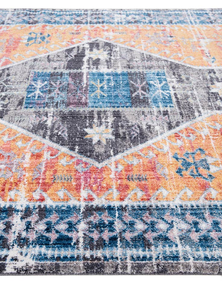 Detail image of 5' 3 x 7' 7 Fleur Rug