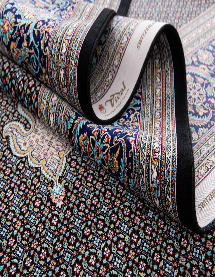 Detail image of 6' 7 x 9' 10 Glarus Rug