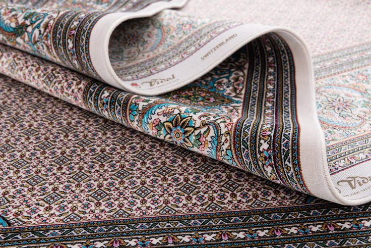 Detail image of 6' 7 x 9' 10 Glarus Rug