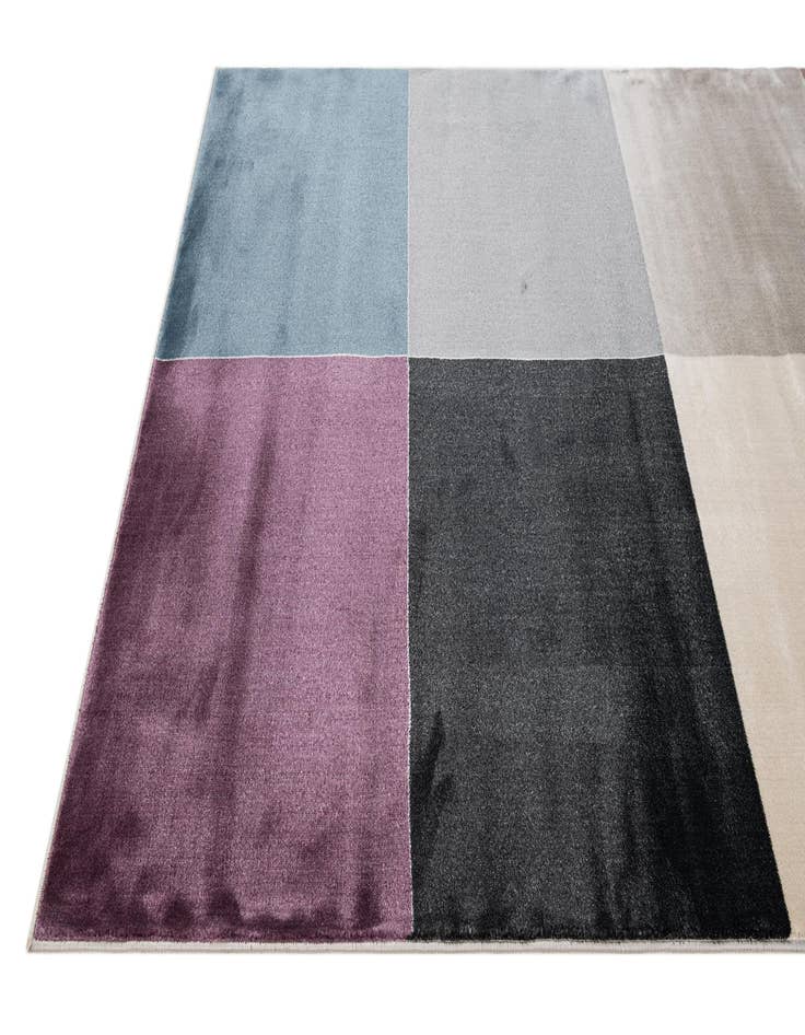Detail image of 5' 2 x 8' Gossamer Rug