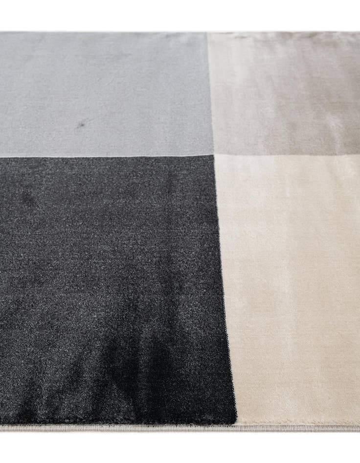 Detail image of 5' 2 x 8' Gossamer Rug