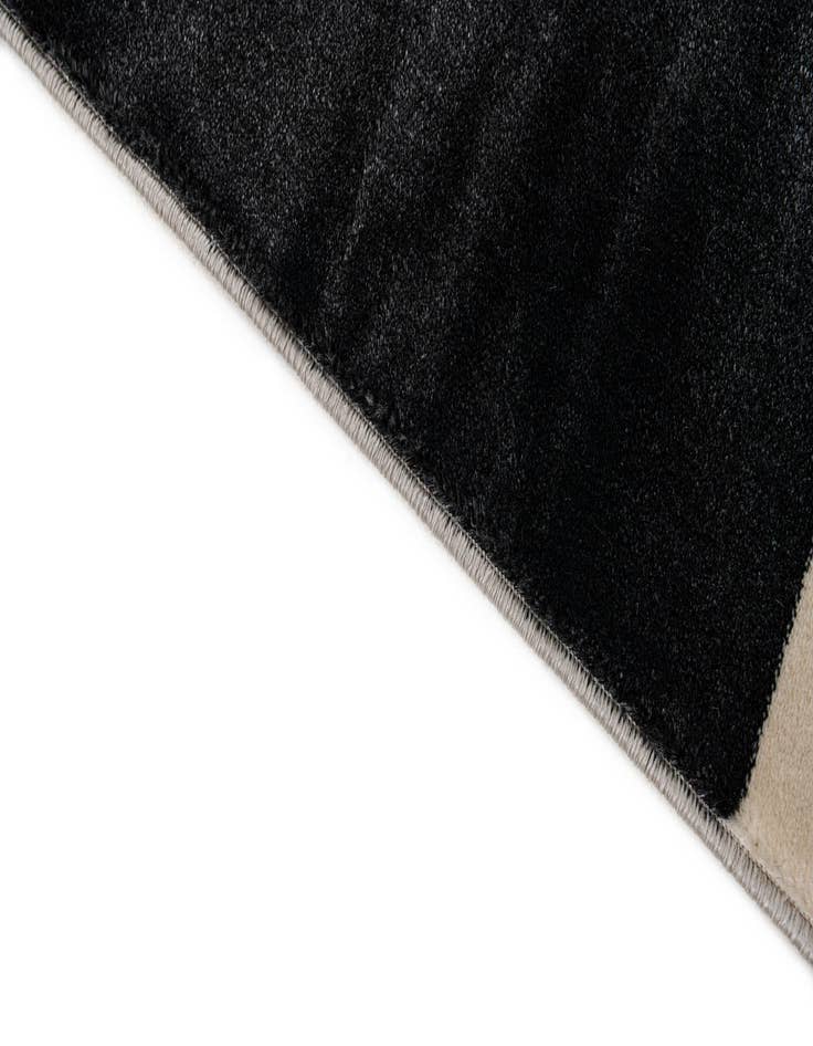 Detail image of 5' 2 x 8' Gossamer Rug