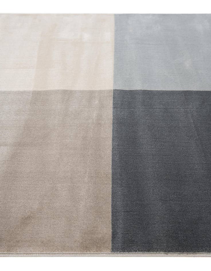 Detail image of 5' 2 x 8' Gossamer Rug