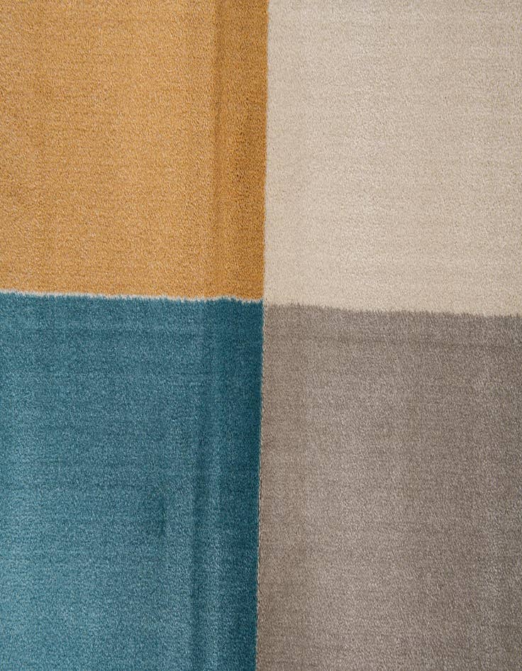 Detail image of 5' 2 x 8' Gossamer Rug