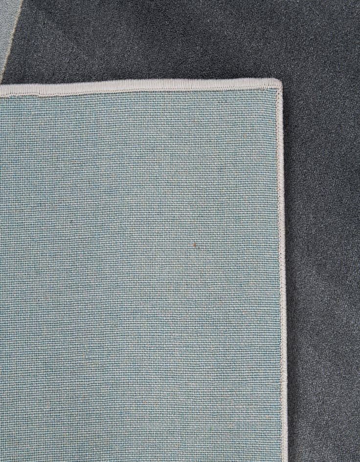 Detail image of 5' 2 x 8' Gossamer Rug