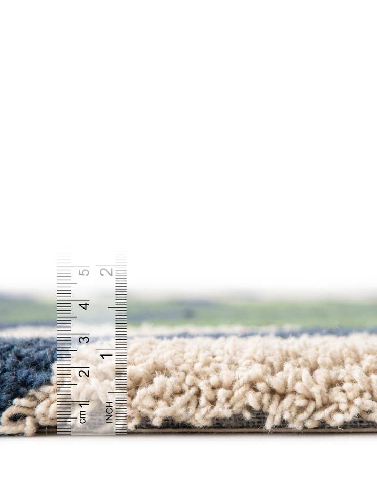 Detail image of 3' 3 x 5' 3 Handtufted Wool Rug