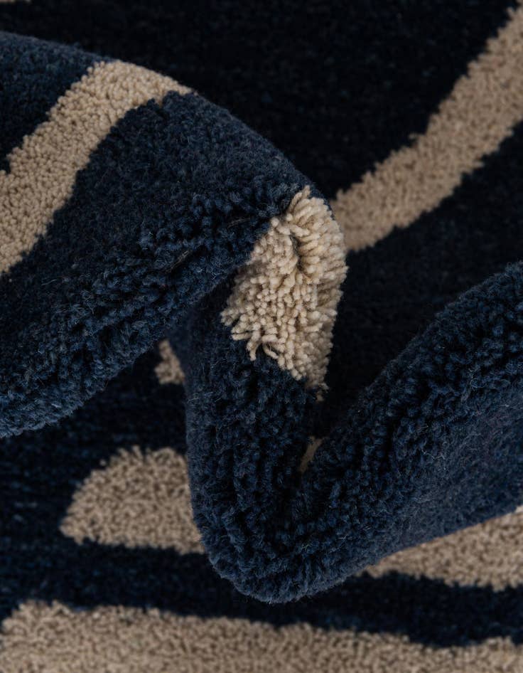 Detail image of 7' 1 x 10' Handtufted Wool Rug