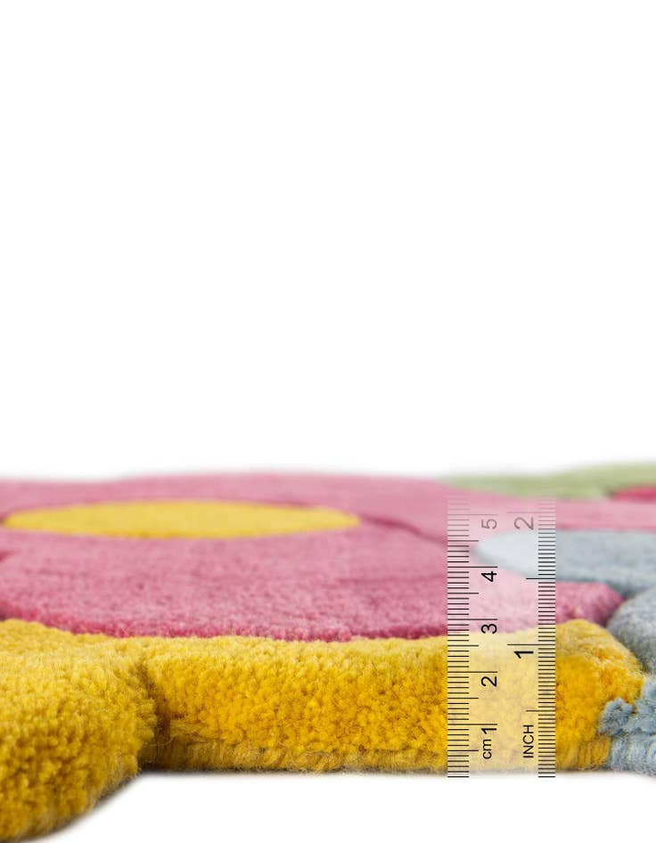 Detail image of 6' 11 x 10' Happy Rugs Fluffy Flowers Wool